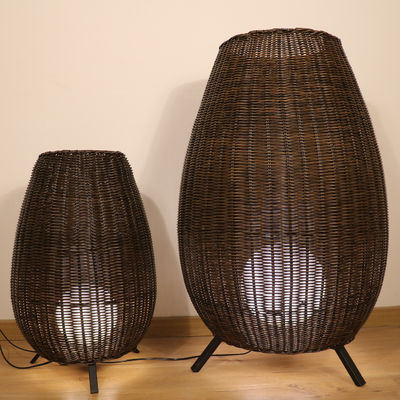 Lámpara de piso de trípode de ratán de exterior LED luz de pie negra Hotel decoración moderna