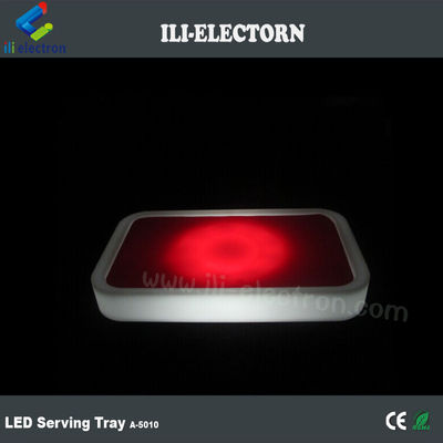 Club de fiestas usó control inalámbrico cambiando de color en una bandeja de servicio eléctrica iluminada