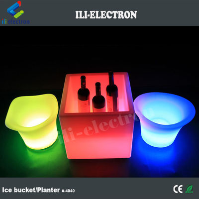 Cuadrado PE Plástico Iluminado LED Cubo de hielo / Pot de flores LED / Plantador de flores