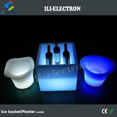 Cuadrado PE Plástico Iluminado LED Cubo de hielo / Pot de flores LED / Plantador de flores