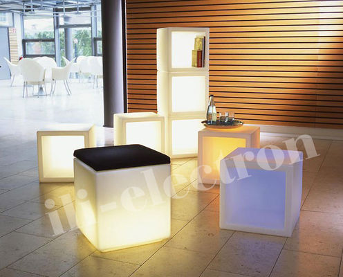 Cuadrado PE Plástico Iluminado LED Cubo de hielo / Pot de flores LED / Plantador de flores