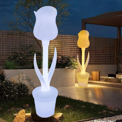 Lámpara de suelo de flores de tulipán de plástico resistente al agua para exteriores 50000 horas de vida útil