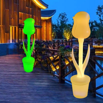Lámpara de suelo de flores de tulipán de plástico resistente al agua para exteriores 50000 horas de vida útil