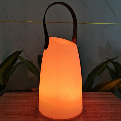 Lámpara LED portátil de plástico con mando a distancia inalámbrico para jardín