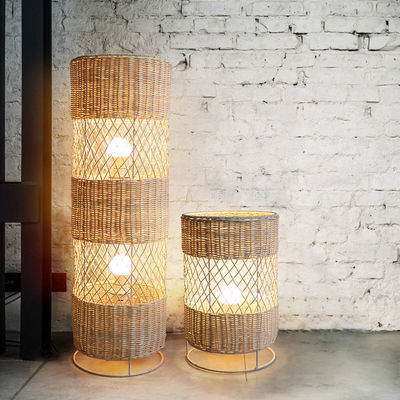 Lámpara de suelo de mimbre de ratan Led hecha a mano para decoración de sala de estar