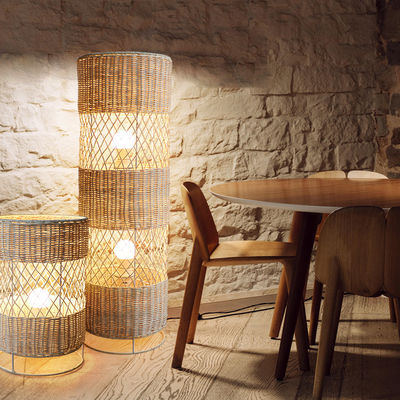 Lámpara de suelo de mimbre de ratan Led hecha a mano para decoración de sala de estar