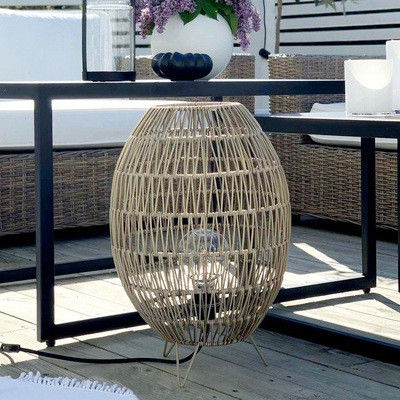 Ip44 LED Rattan Sombra de lámpara de pie para piscina de jardín