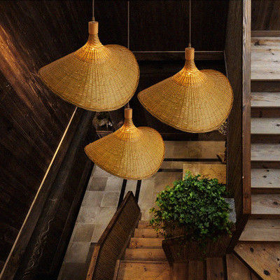 Luces de colgante creativas de ratán sombrero de paja grande estilo 3500K caliente blanco CCT