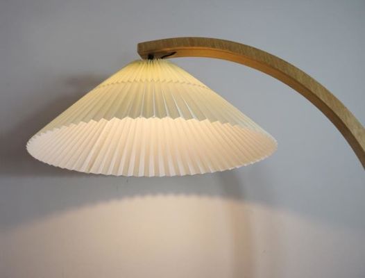 Lámpara de pie creativa de ratán plissado para dormitorio sala de estar
