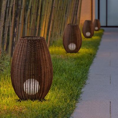 lámpara de suelo artística de pie exterior de ratan