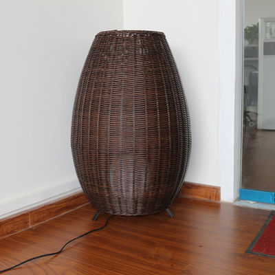 Lámpara de piso de trípode de rattan para exteriores de hotel de decoración moderna
