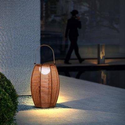 Lámpara de suelo de sombreado de ratán exterior con energía solar IP65 a prueba de agua