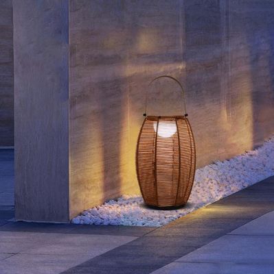 Lámpara de suelo de sombreado de ratán exterior con energía solar IP65 a prueba de agua