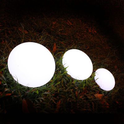 100% PE Bolas luminosas de plástico con batería recargable de control remoto