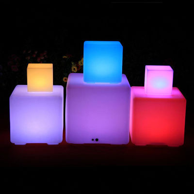 La fiesta del club usó luz de plástico led cubo