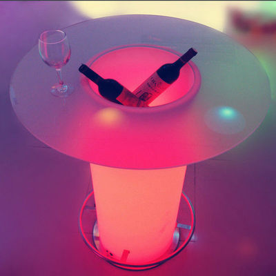 Mesa de cóctel de vidrio LED, iluminada con cubos de hielo.