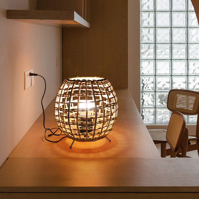 pequeña lámpara de mesa de bolas de ratán creativa lámpara de mesa de ratán de arte tejido de ratán de dormitorio