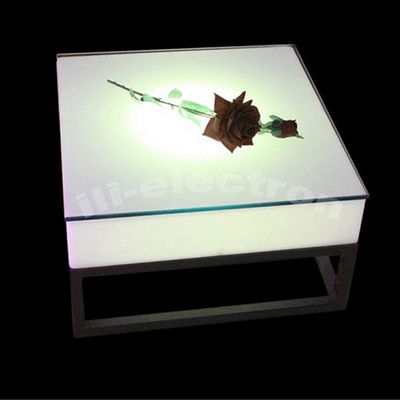 Lámpara de luz LED a prueba de agua en exteriores Mesa de cóctel de forma cuadrada recargable con soporte metálico