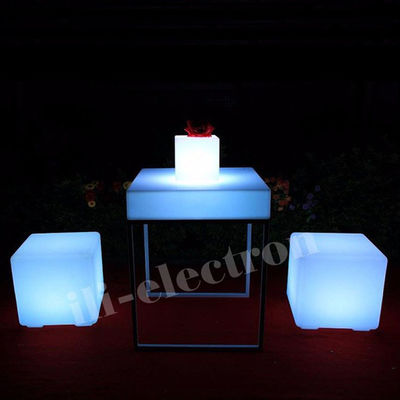 Lámpara de luz LED a prueba de agua en exteriores Mesa de cóctel de forma cuadrada recargable con soporte metálico