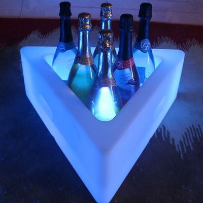 PE plástico triangular LED cubo de hielo 16 colores cambiante batería de litio recargable