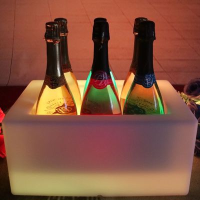 16 colores cambiantes PE plástico LED cubo de hielo IP65 resistente al agua para la cerveza Champagne