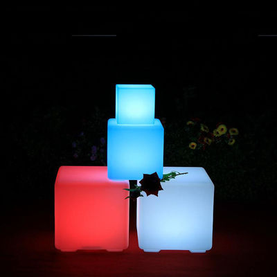 Luz de plástico LED cubo con control remoto y brillo ajustable