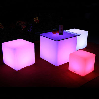 Luz de plástico LED cubo con control remoto y brillo ajustable