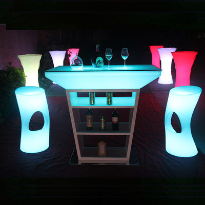 Mesa de cóctel LED de plástico PE con modos de iluminación de estroboscopo y alimentada por batería de litio recargable