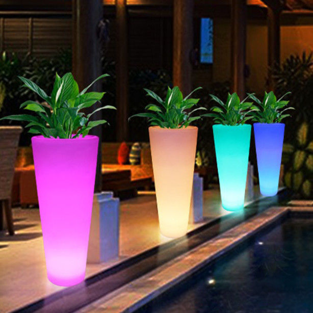 Exposición de macetas de flores luminosas coloridas macetas de plantas de jardín luminosas lámpara de suelo de plantación de plástico para fiesta alquiler