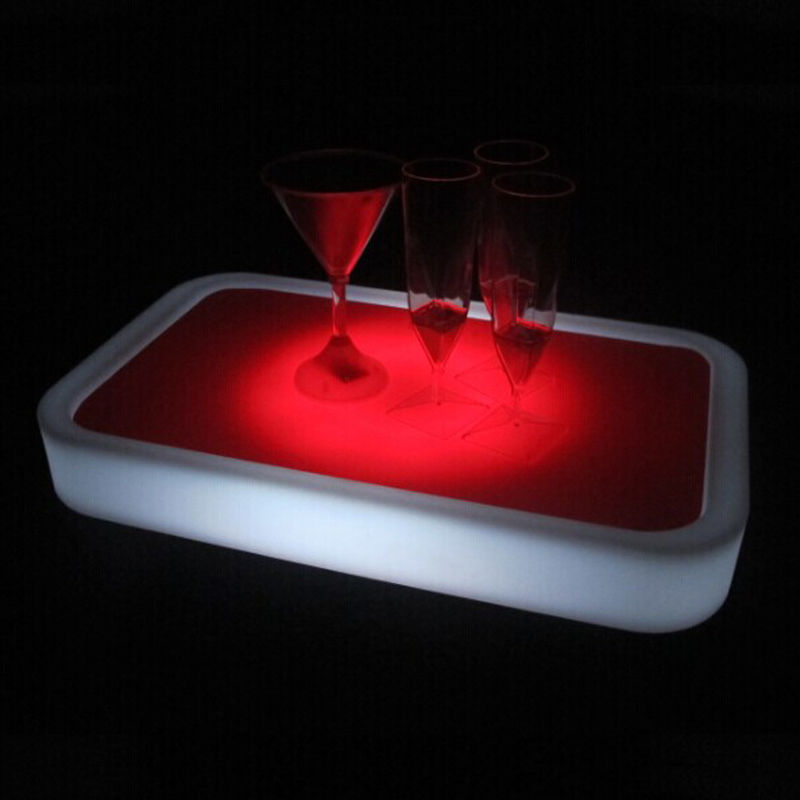 Club de fiestas usó control inalámbrico cambiando de color en una bandeja de servicio eléctrica iluminada