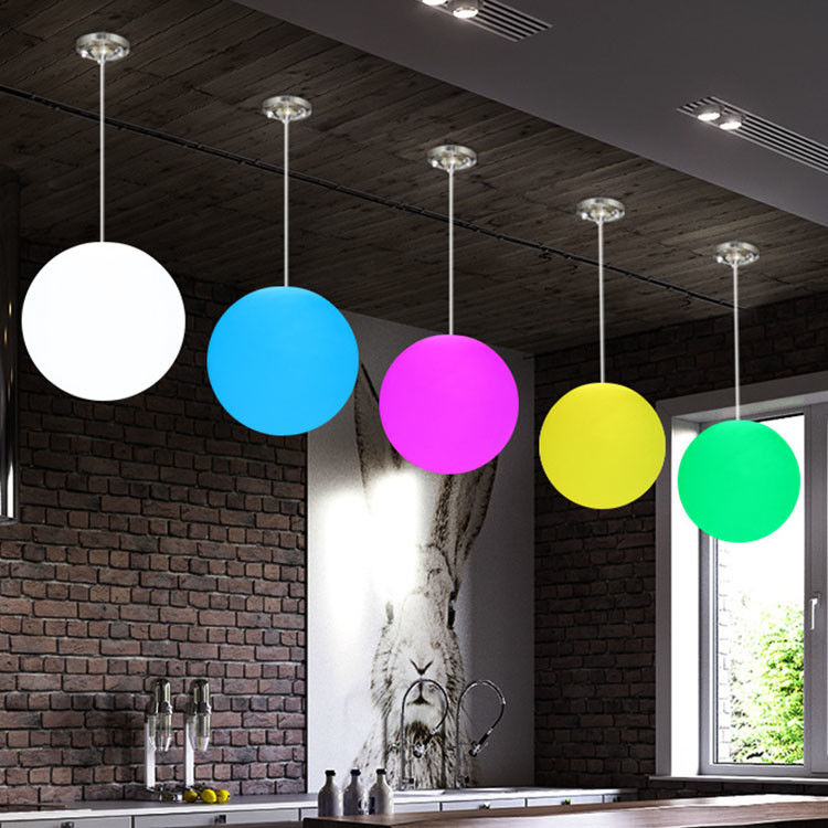 Pelotas de luz LED coloridas de plástico PE para el exterior
